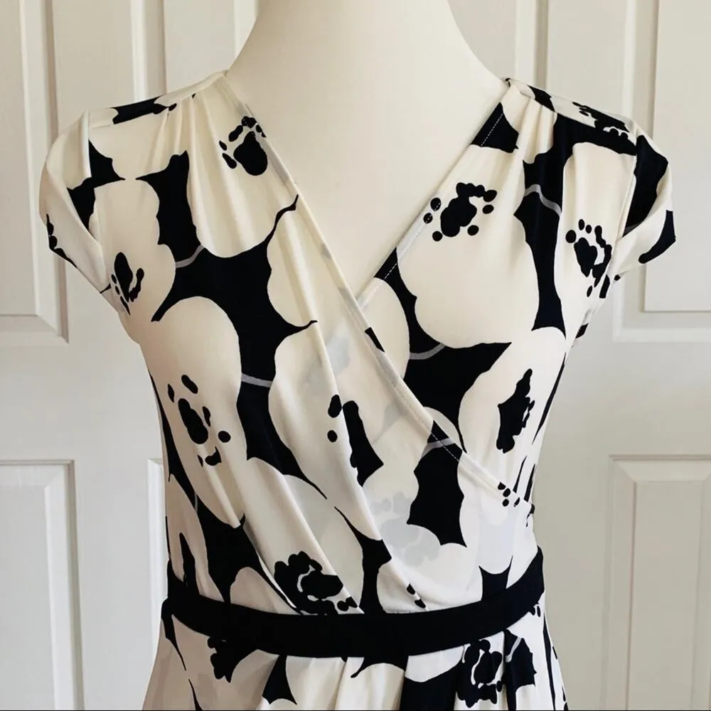 NY&Co Dress Off White Black Floral Cap Sleeves Faux Wrap Dress Size Small - Image 7