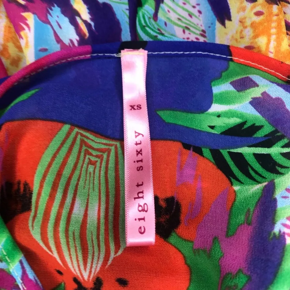 EIGHT SIXTY Long Sleeve Dolman Tropical Blouse - Image 4