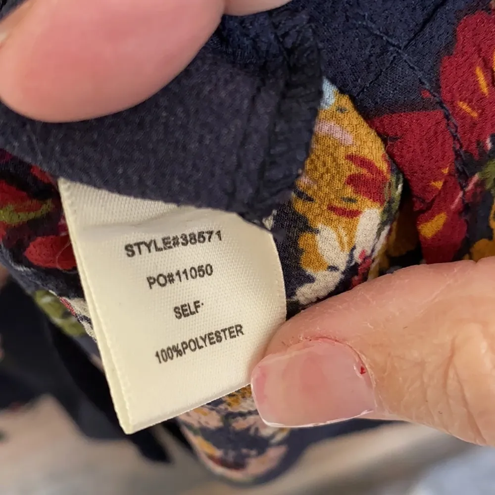 Skies Are Blue Floral Cold Shoulder Top Size XS NWT - Image 7