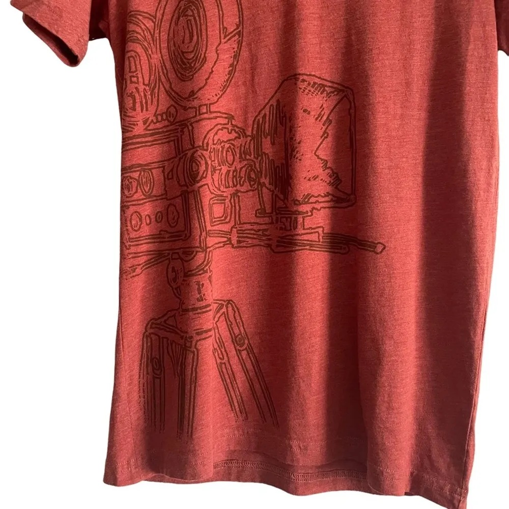 Universal Studios Camera V Neck Tee Shirt Size Small - Image 2