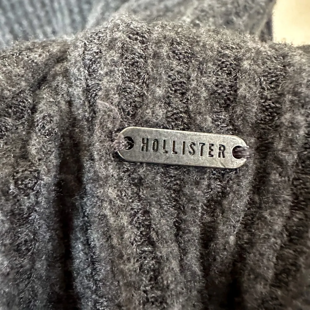 thermal knit, oversized, cropped, long sleeve shirt with cutout back - Image 3