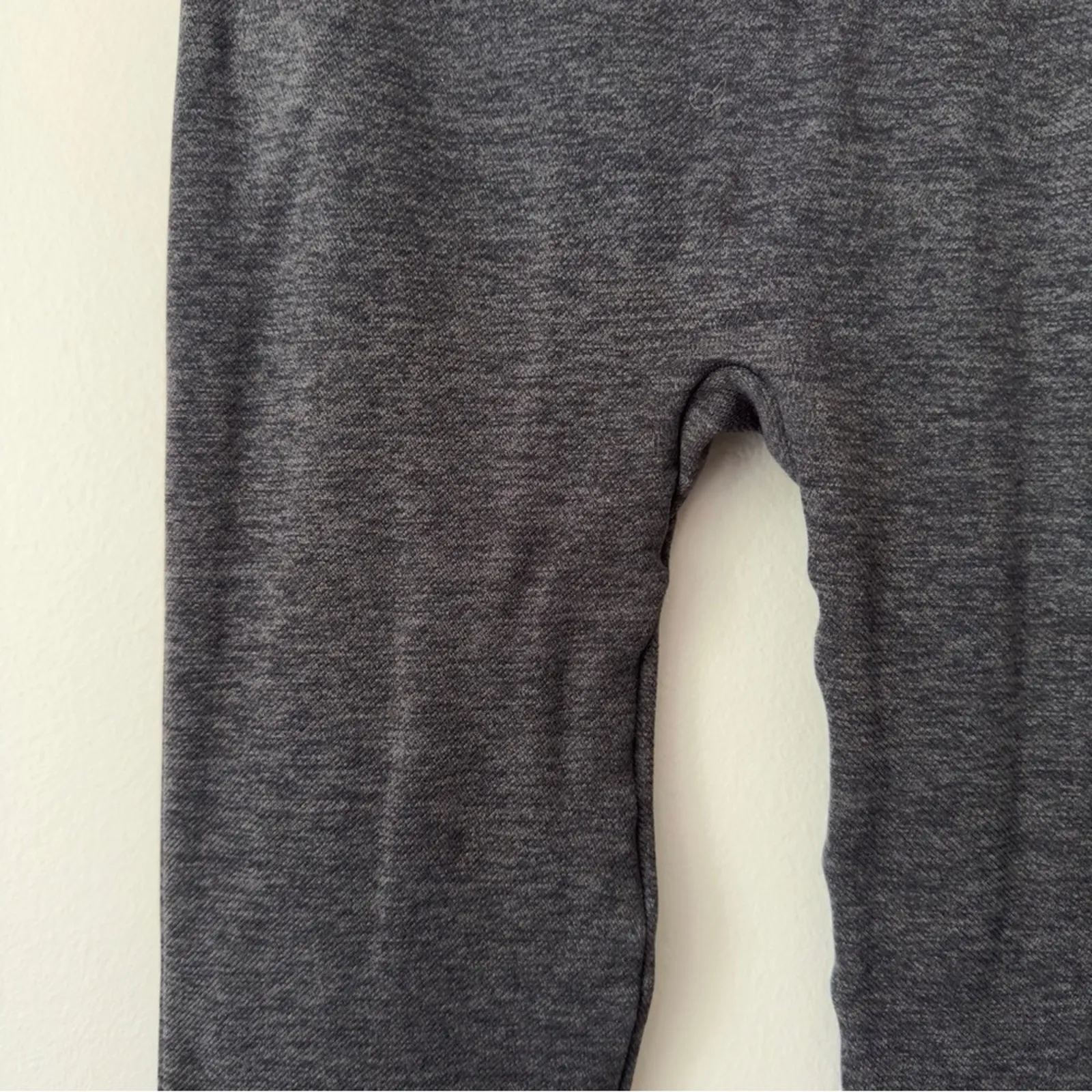 Spanx by Sara Blakely Solid Gray Athletic Leggings Seamless Stretch Activewear S - Image 4