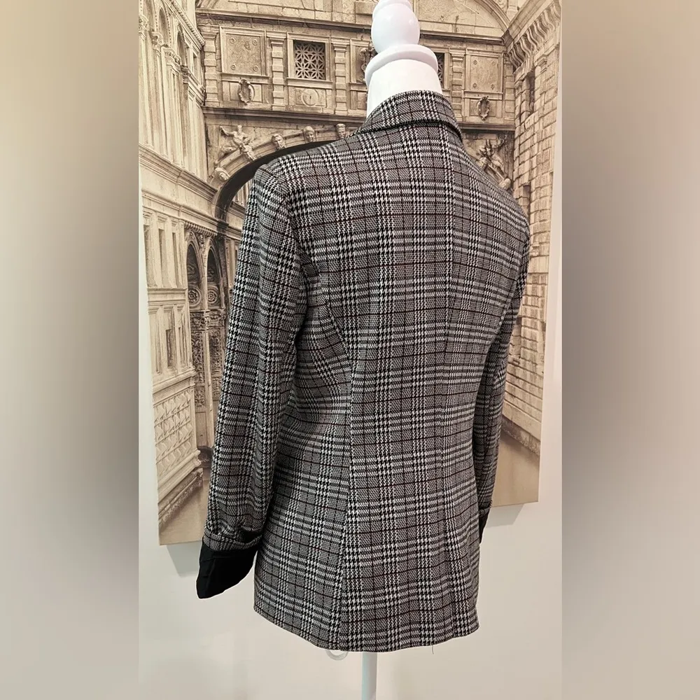 Very Nice Gently Used Plaid Blazer Gray - Image 4
