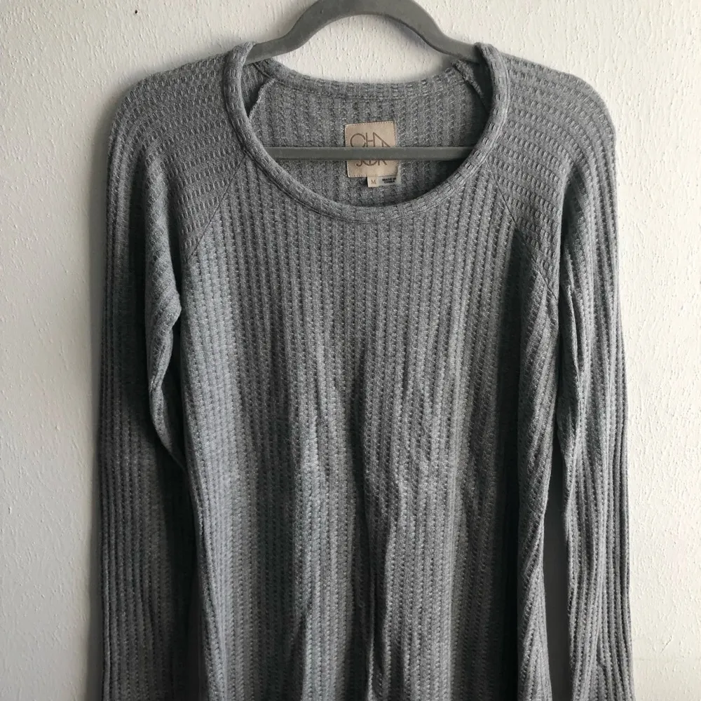 Chaser Top Grey Waffle Knit Long Sleeve Thermal Tee Scoop Neck Sz M GUC - Image 3