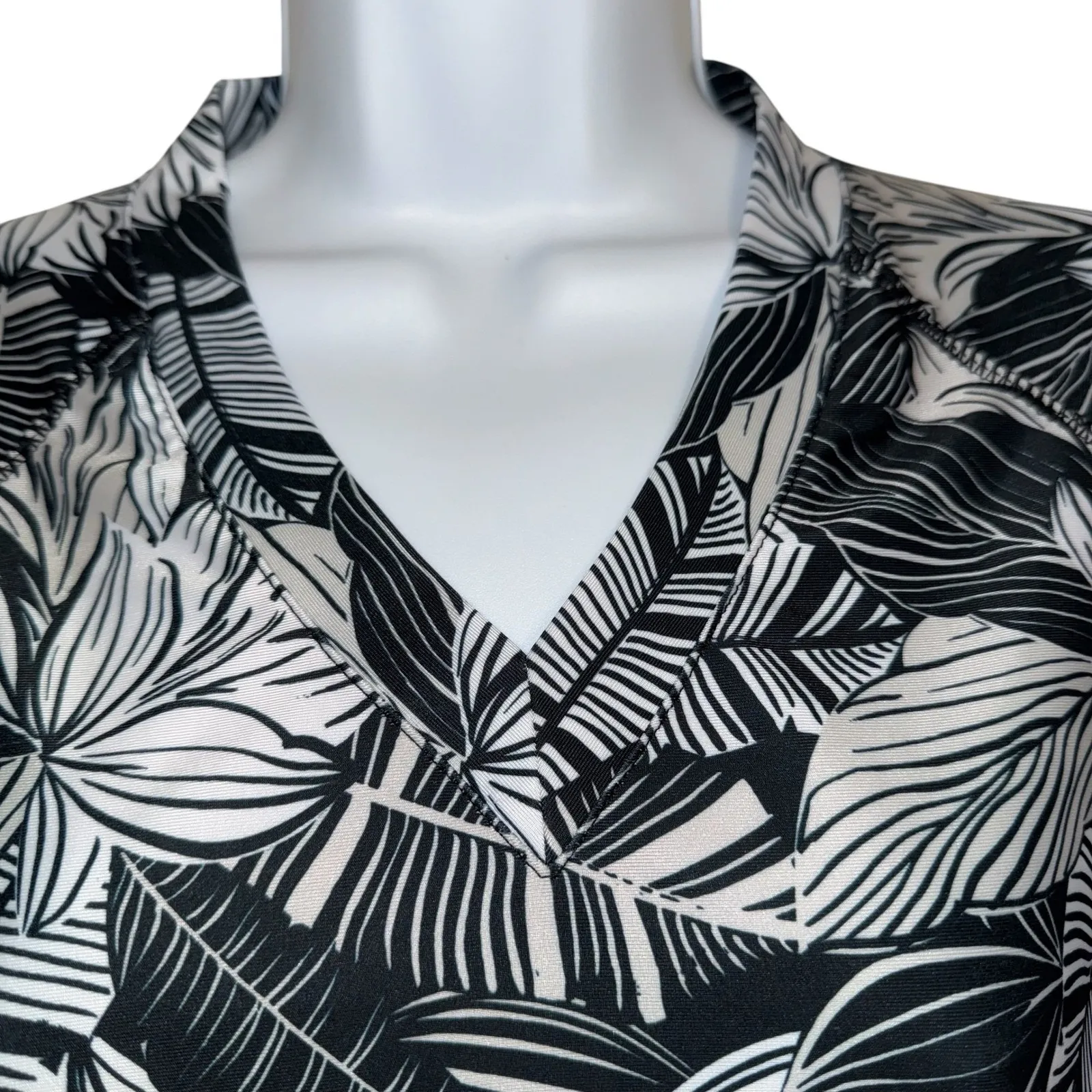 UV SKINZ UPF 50+ Sunwear Top Black White Leaf Floral 3/4 Sleeve Rash Guard EUC M Size M - Image 3