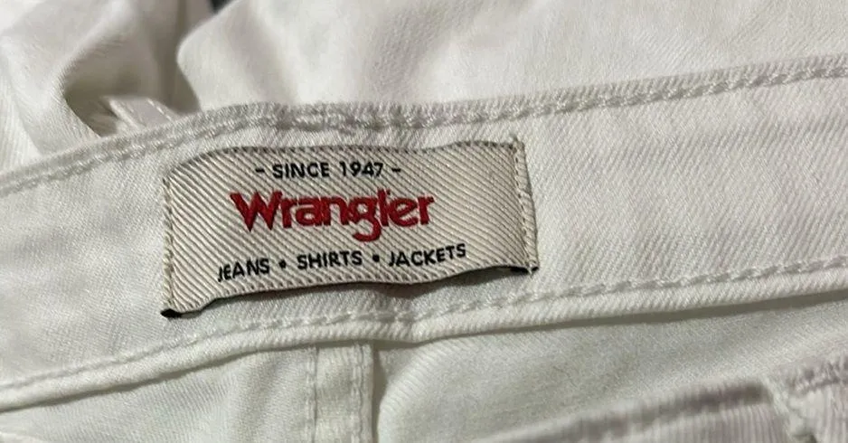 NWT Wrangler 10 " Bermuda shorts. White Classic soft stretch - Image 5