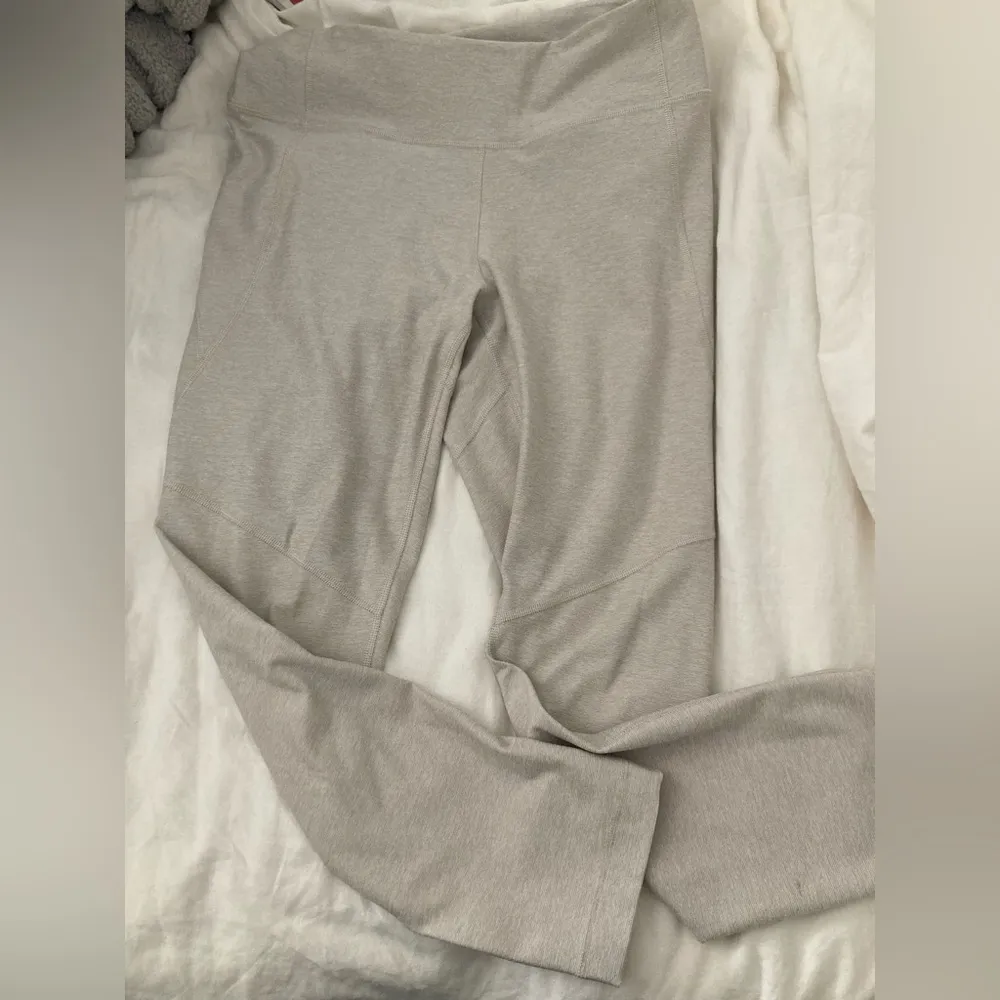 Outdoor Voices Oatmeal 3/4 Warmup Leggings - Image 2