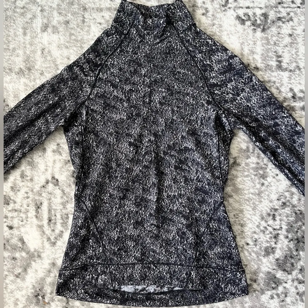 Lululemon Outrun the Elements 1/2 Zip - Image 6