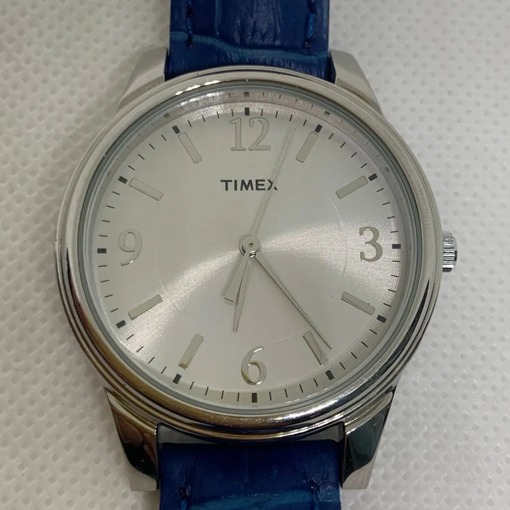 Timex women watch T2P093 silver tone 35mm round case 30MWR running - Image 3