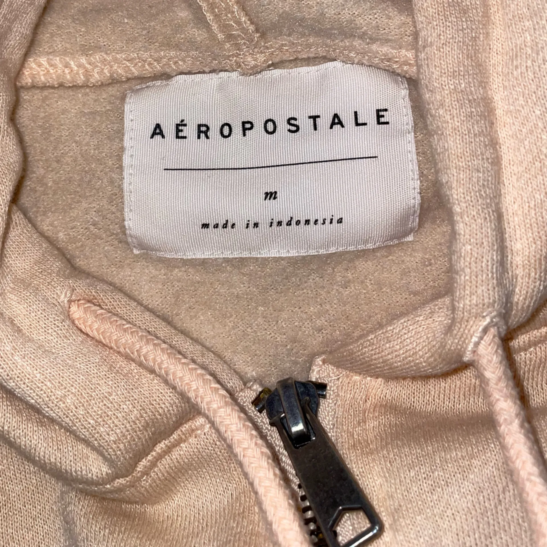 Aeropostale cropped hoodie - Image 4