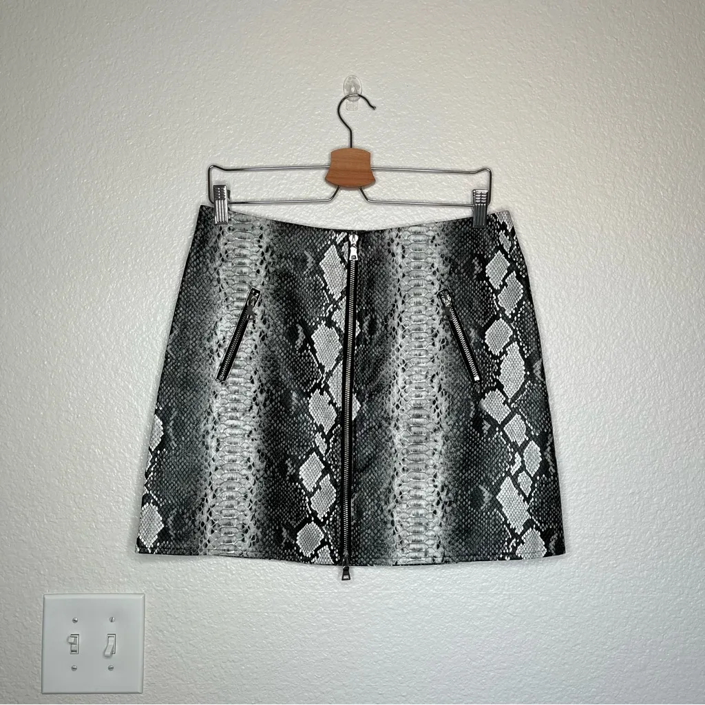 I.AM.GIA gray snake print faux leather zip up mini skirt size large maximalist - Image 12