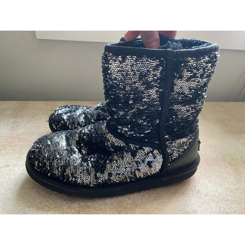 UGG Australia Black Sequin Boots Short Classic Shearling Winter Snow Ski Cold - Image 8