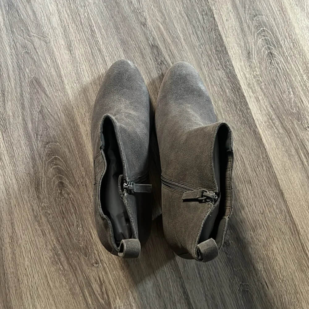 Violet Red Meghan Gray Ankle Boots Women’s Suede Heeled Booties Size 11 New - Image 7