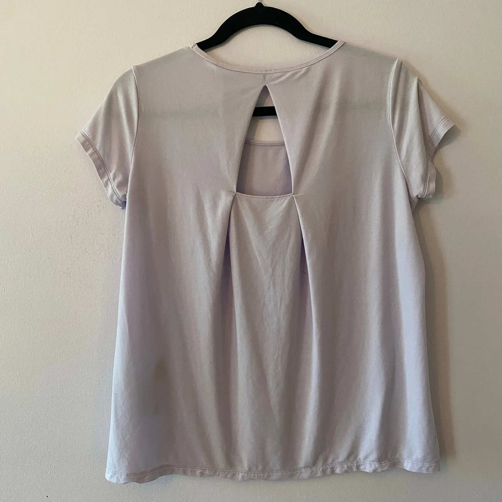 On Running Lavender Light Purple Short Sleeve Active Tee Top Women's size Medium - Image 5