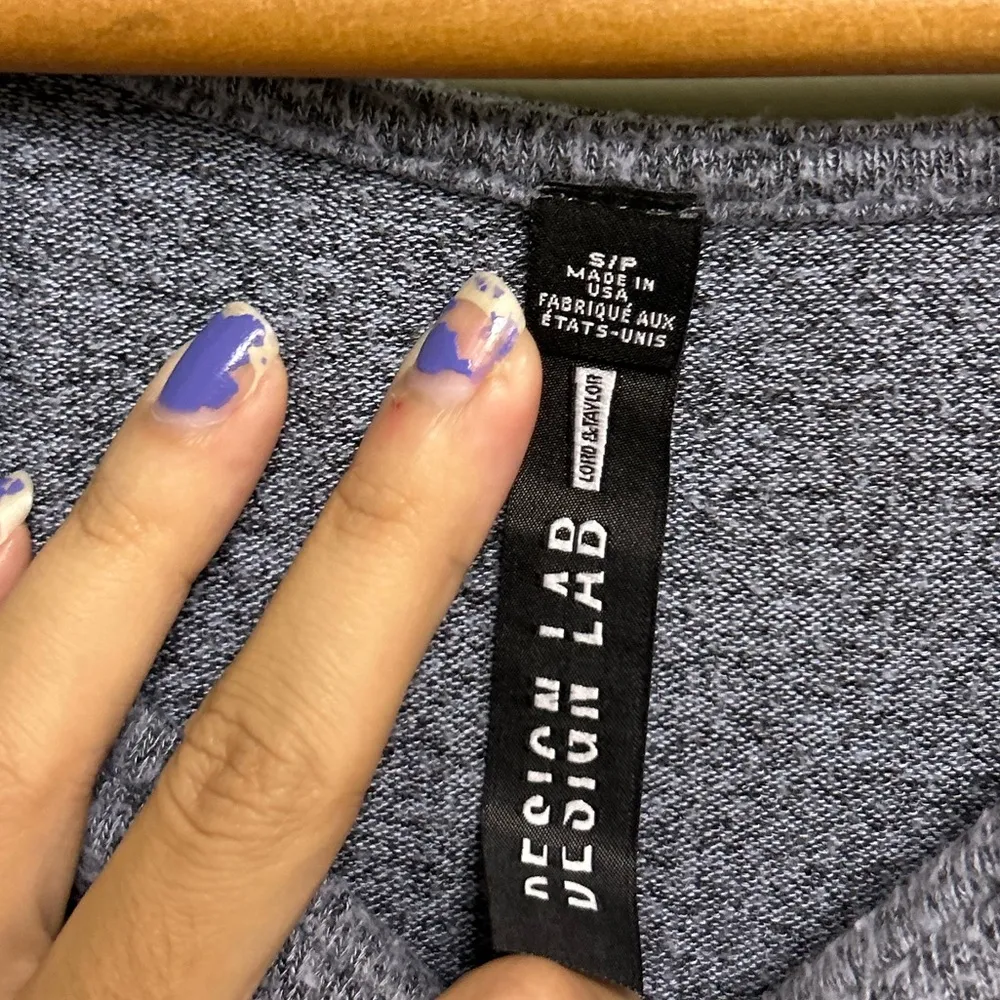 Design Lab Lord & Taylor Gray Long Sleeve Tee Blue - Image 3