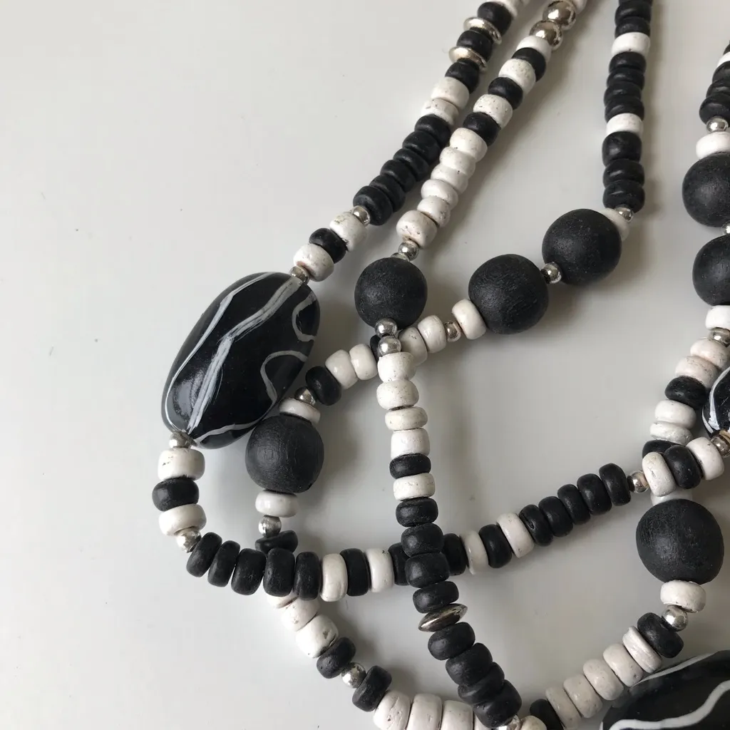 Vintage Beaded Necklace - Image 9