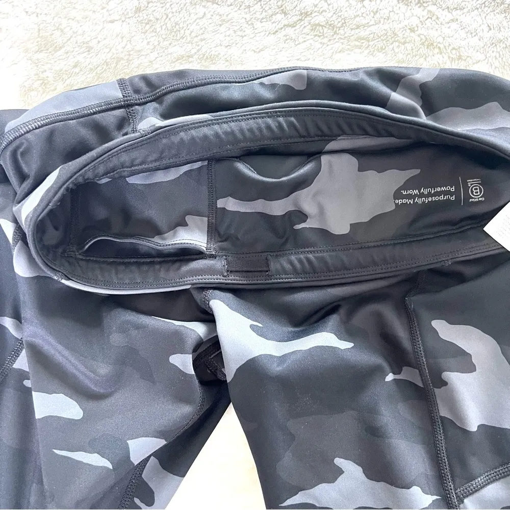 Athleta Camo Contender 7/8 Tight Black Grey Camo Size Small - Image 10