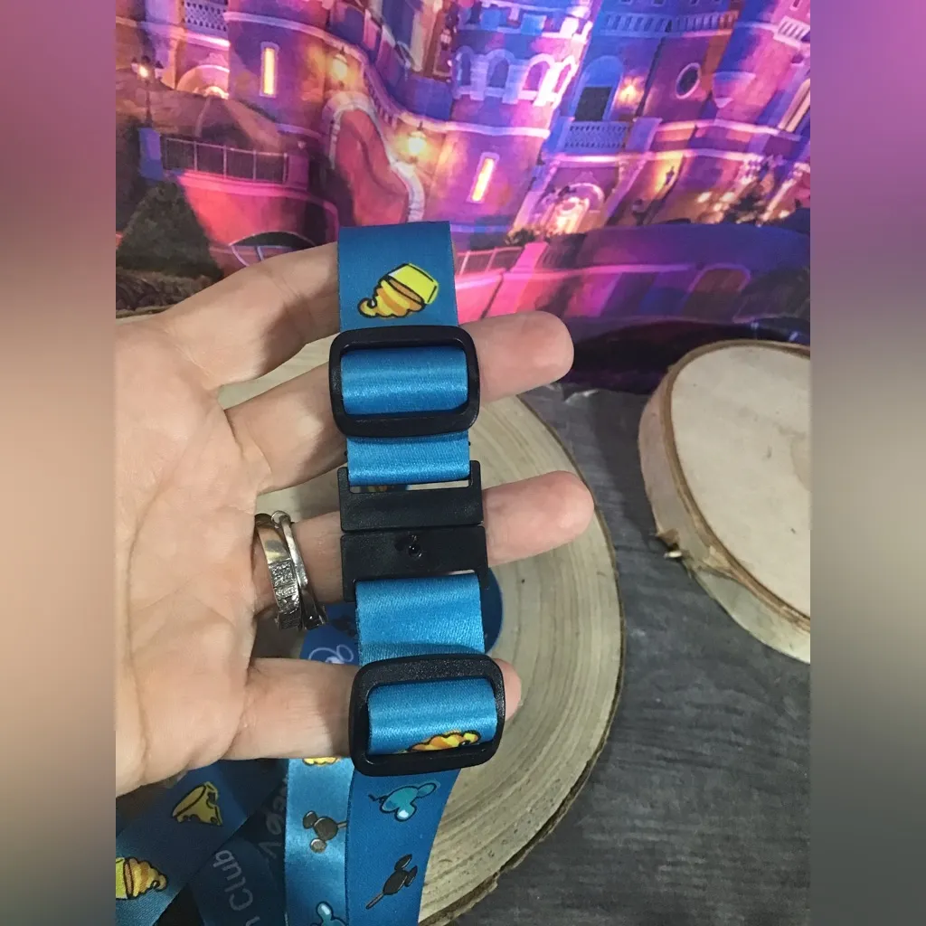 Disney vacation club member lanyard - Image 2