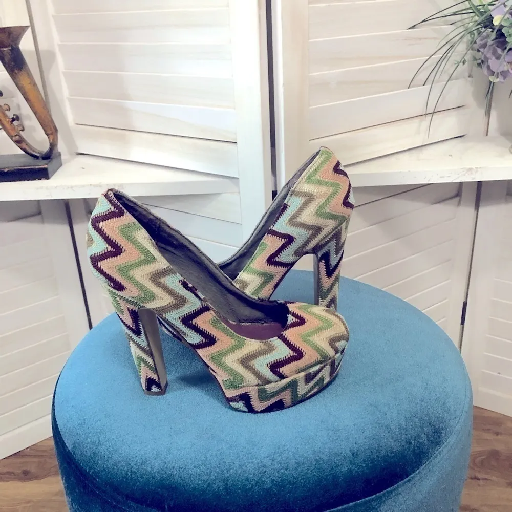 Madden Girl Multicolor Platform Pumps 70s Style Size 6.5 - Image 3