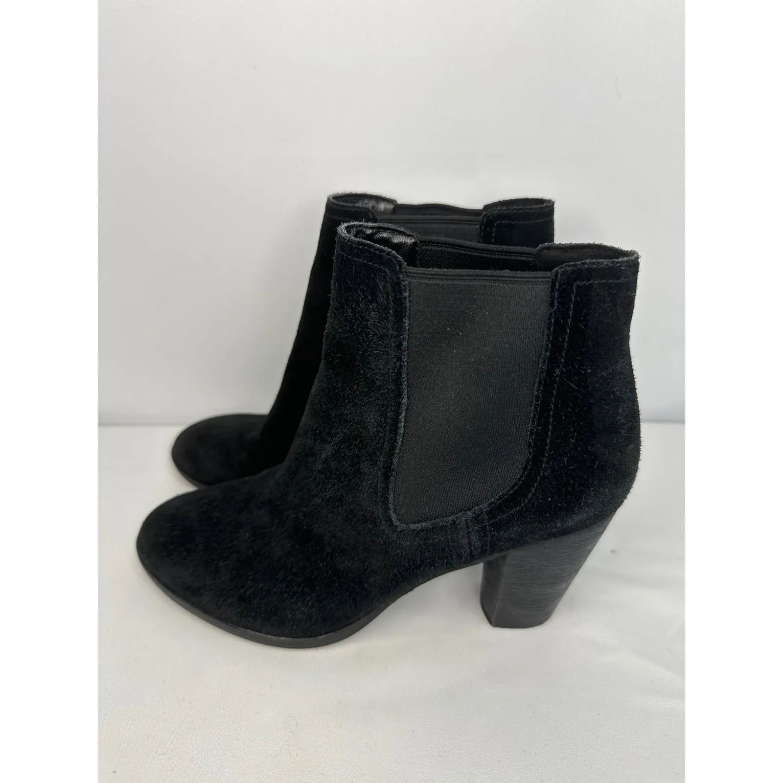 Signature by Cole Hann black Suede heeled booties size 7.5 - Image 13