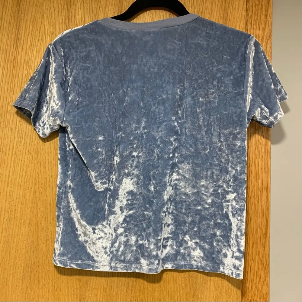 Victoria Secret Pink Tee Shirt Cropped in Blue Crushed Velvet - Size XS - Image 2