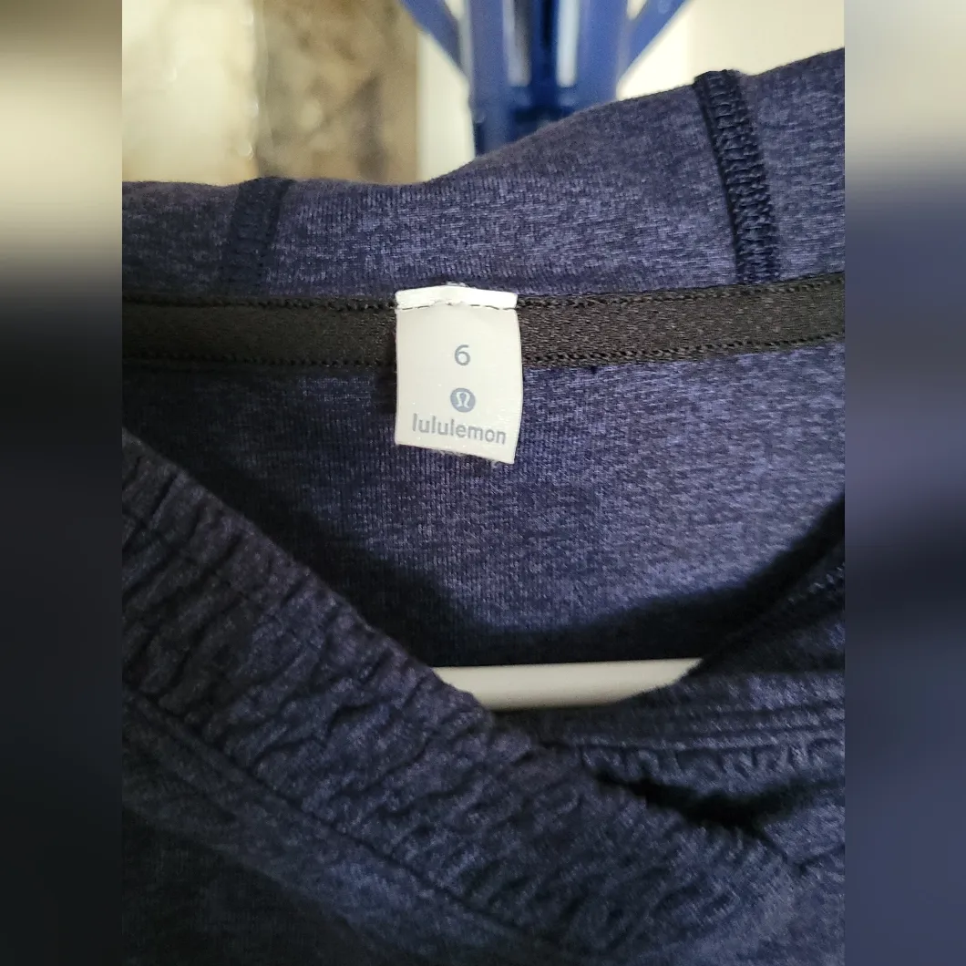 Lululemon Navy Blue Hooded Sweatshirt Size 6 - Image 4