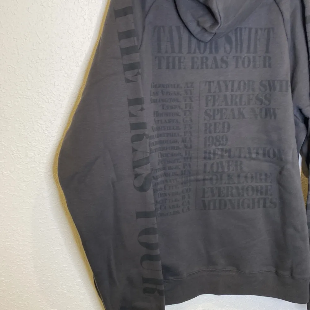 Taylor Swift Gray Official Eras Tour Hooded Pullover Sweatshirt NWOT Sz XL - Image 5