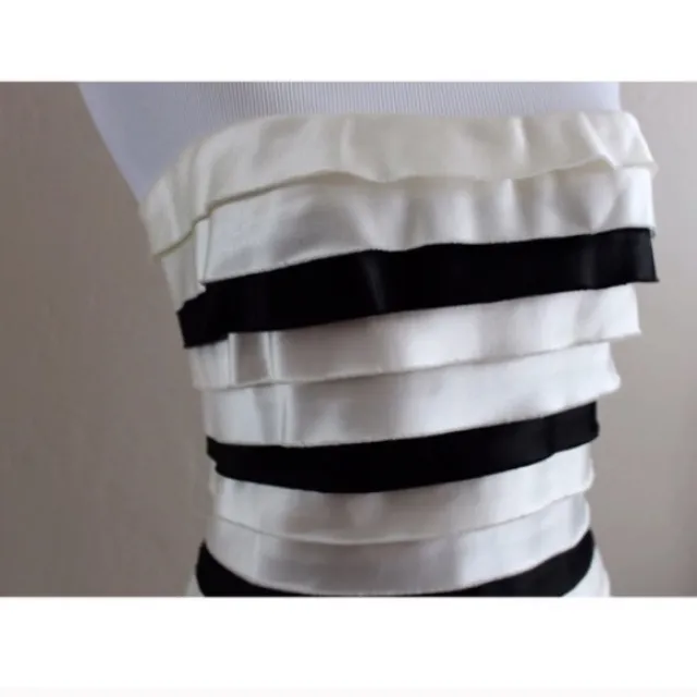 BCBGMaxazria Strapless Tiered Dress elegant Y2K - Image 3