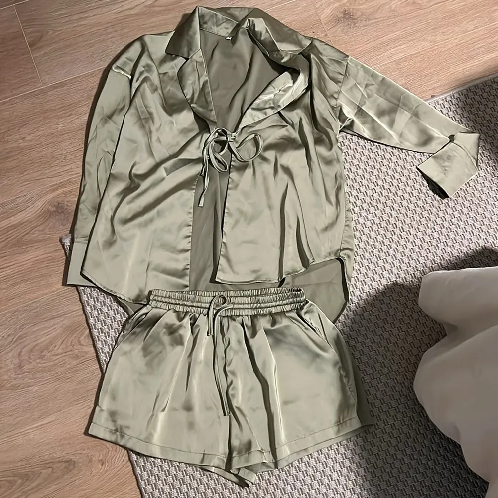 NWOT never worn 2 piece set Size M - Image 8