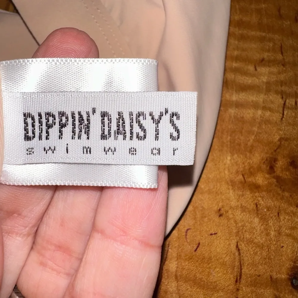 Euc Dippin Daisy’s Seamless Thick Waistband & Thick Strap Sport Top nude color - Image 4