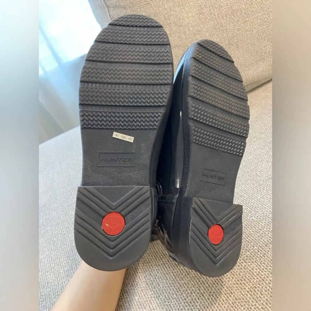 HUNTER • CHELSEA Refined Quilted Gloss Boots Slate Grey $185 size 5 - Image 4