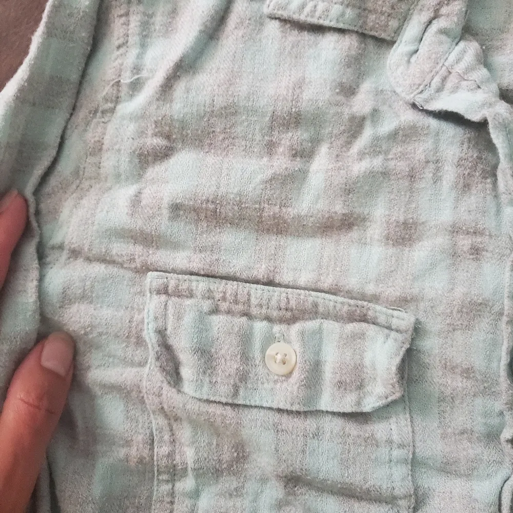 Flannel size xs by universal thread in mint green and light gray - Image 4