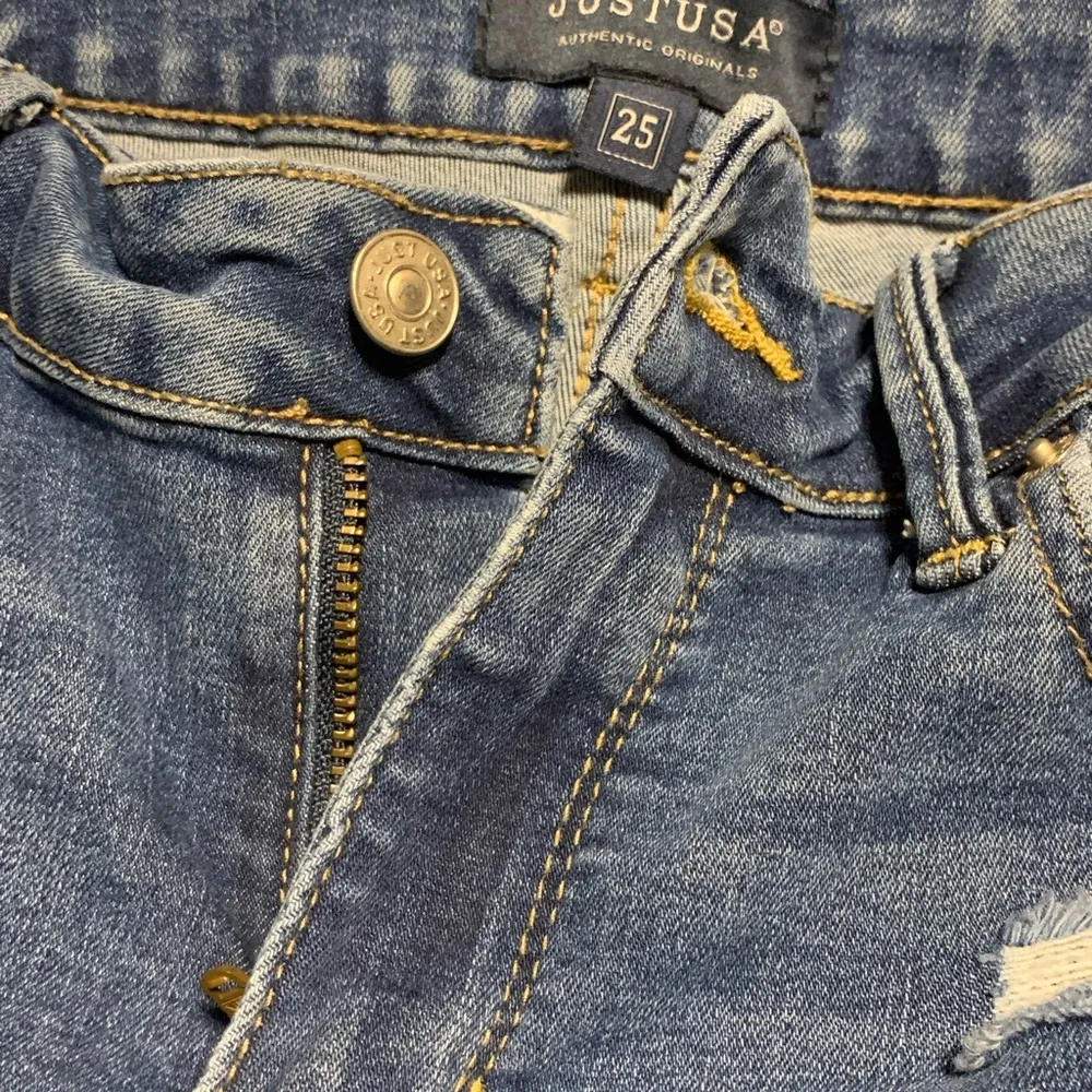 Just USA Distressed Denim Blue Jeans - Image 11