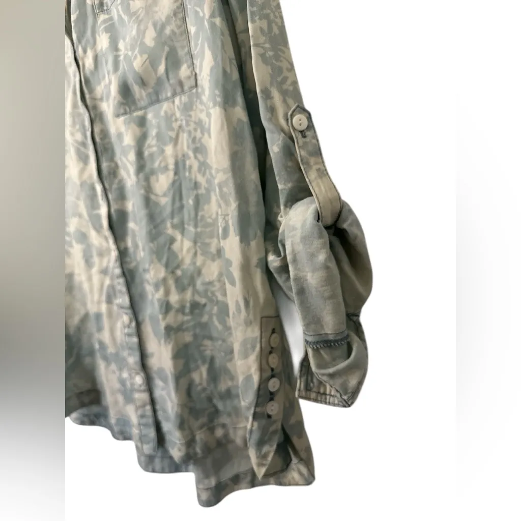 Intro. Light Blue Chambray Floral Button Down Shirt NWT Size undefined - Image 3