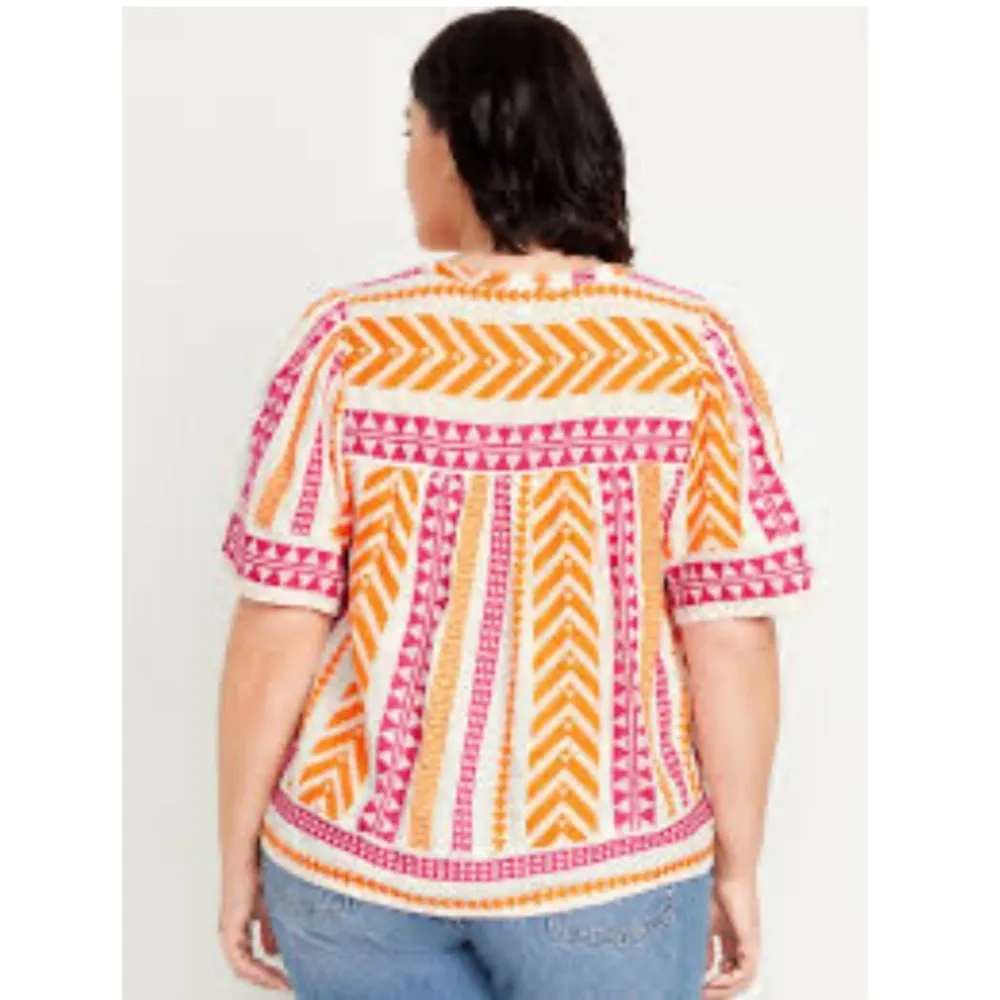 NWT!! Old Navy Geometric Print Split Neck Short Sleeve Top - Image 2