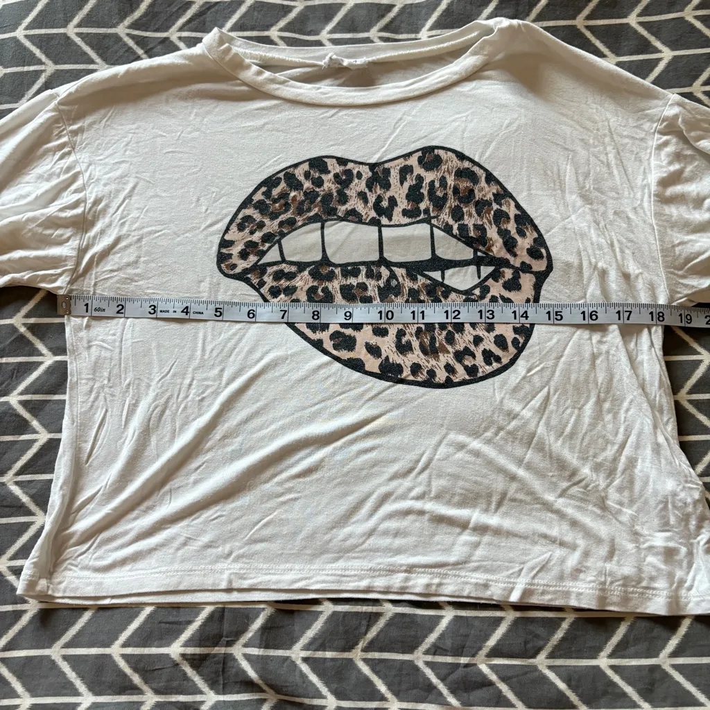 Women’s LEOPARD LIPS CROP TOP Size Small Rocker Animal Print Cropped Boxy Fit - Image 7