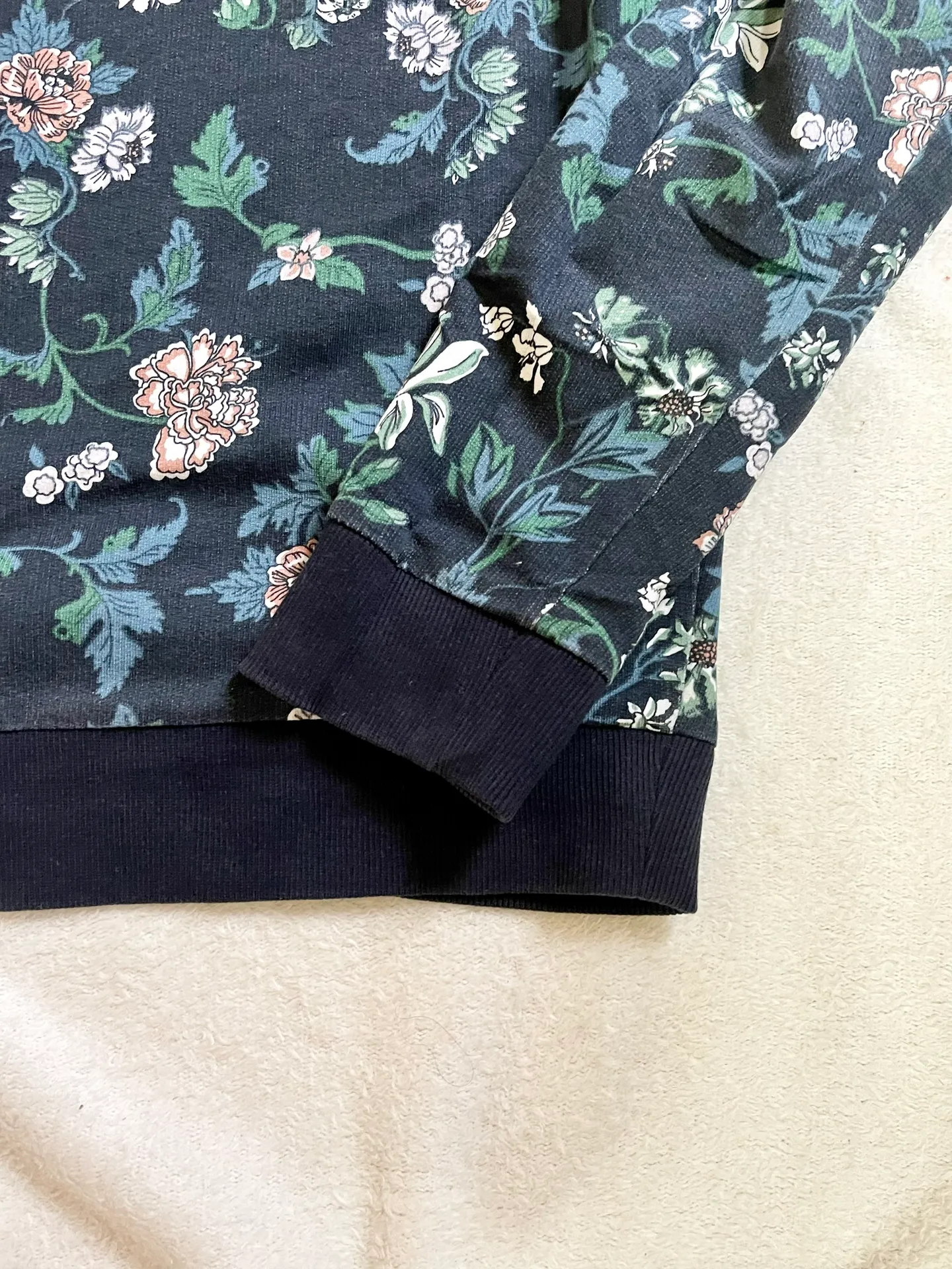 Divided Crewneck Sweater Sz M - Image 3