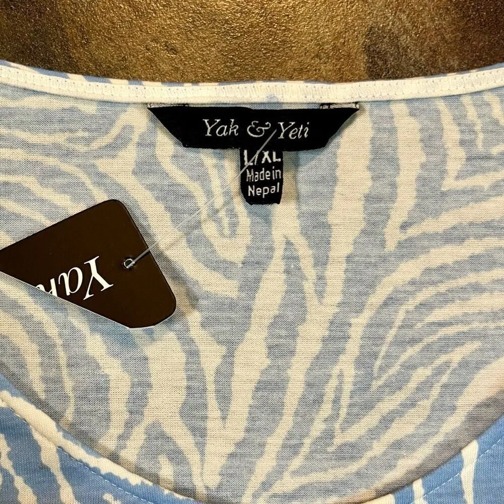 NWT Yak & Yeti Blue Zig Zag Zebra Striped Short Sleeve Blouse L/XL Size L - Image 9