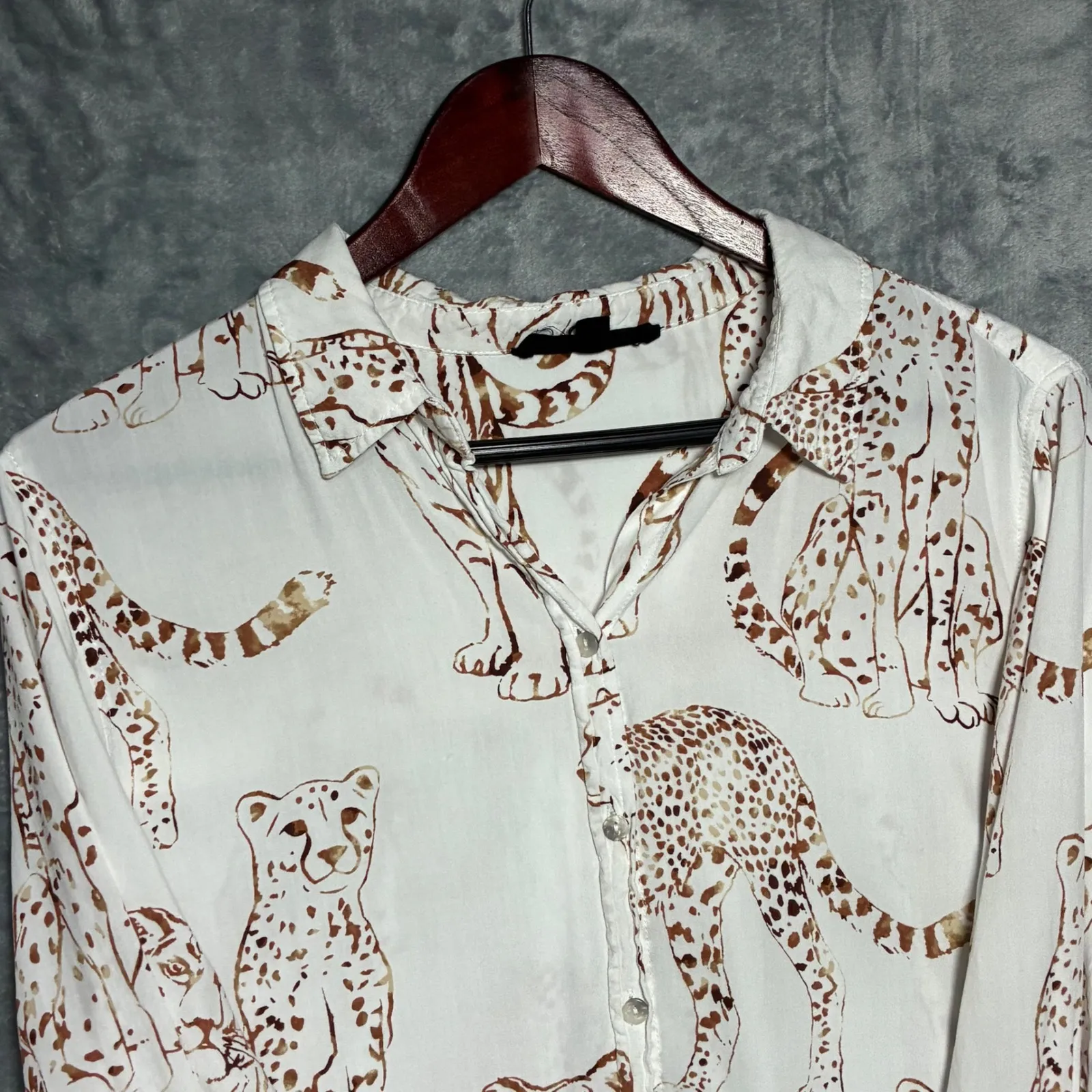 EUC Jane & Delancey White Cheetah Print Button Up Shirt Long Sleeve Women's L - Image 3