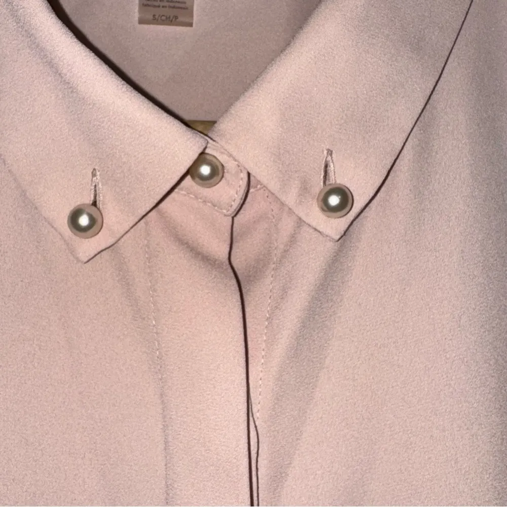 Karl Lagerfeld Paris‎ Sleeveless Collared Button Down Blouse - Image 4