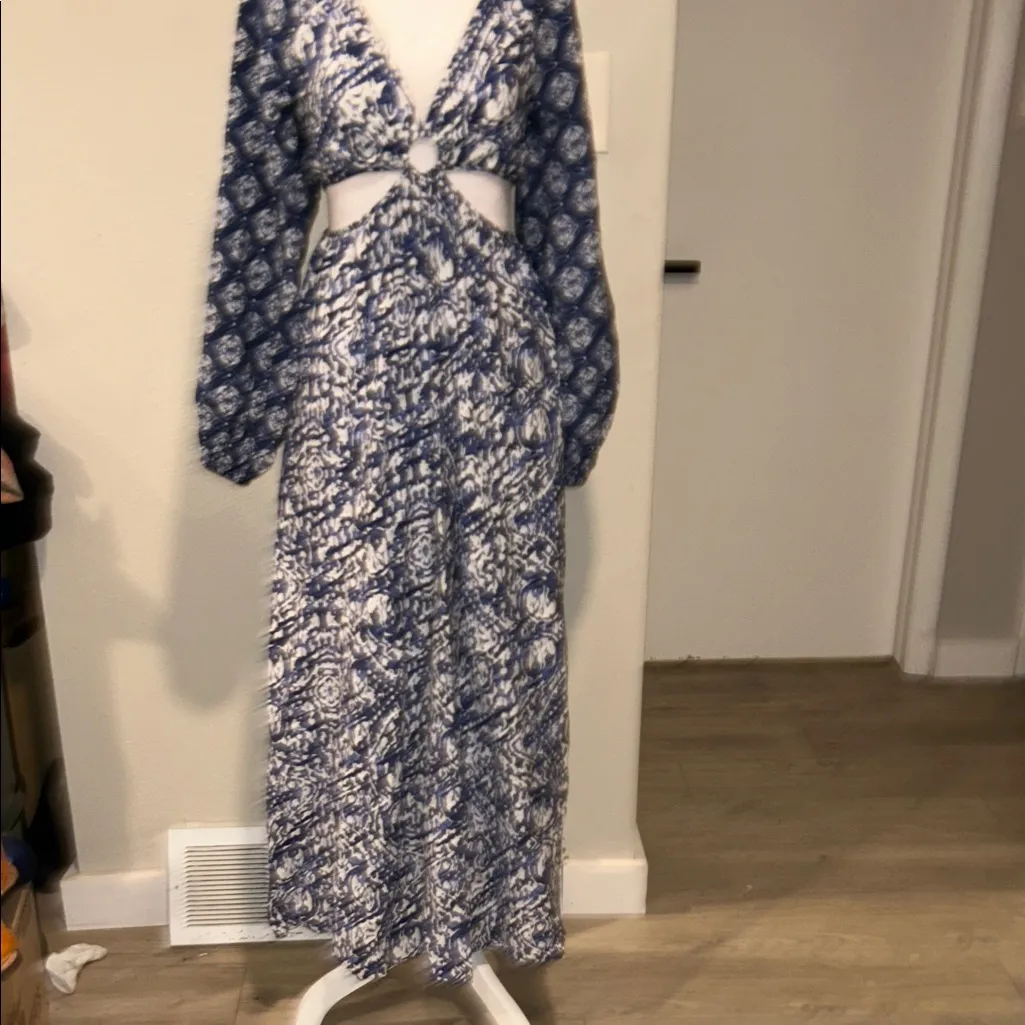 Abercrombie & Fitch Navy and White Dress Long-sleeve Plunge Cutout Maxi Dress XS - Image 3