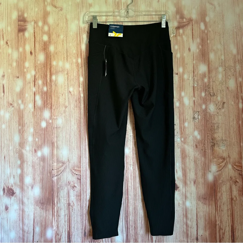Old Navy Black High-Waisted PowerSoft Rib Pocket
Leggings - Image 7