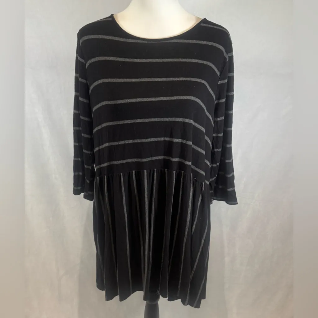 Zenana Premium black and gray striped baby top or short dress size large - Image 2