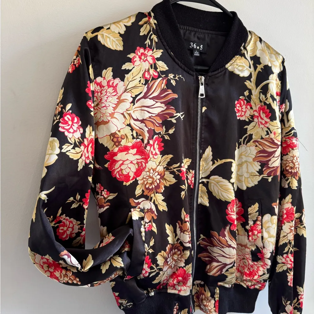 Bomber Jacket Floral satin - Black and Red woman’s sz M - Image 12
