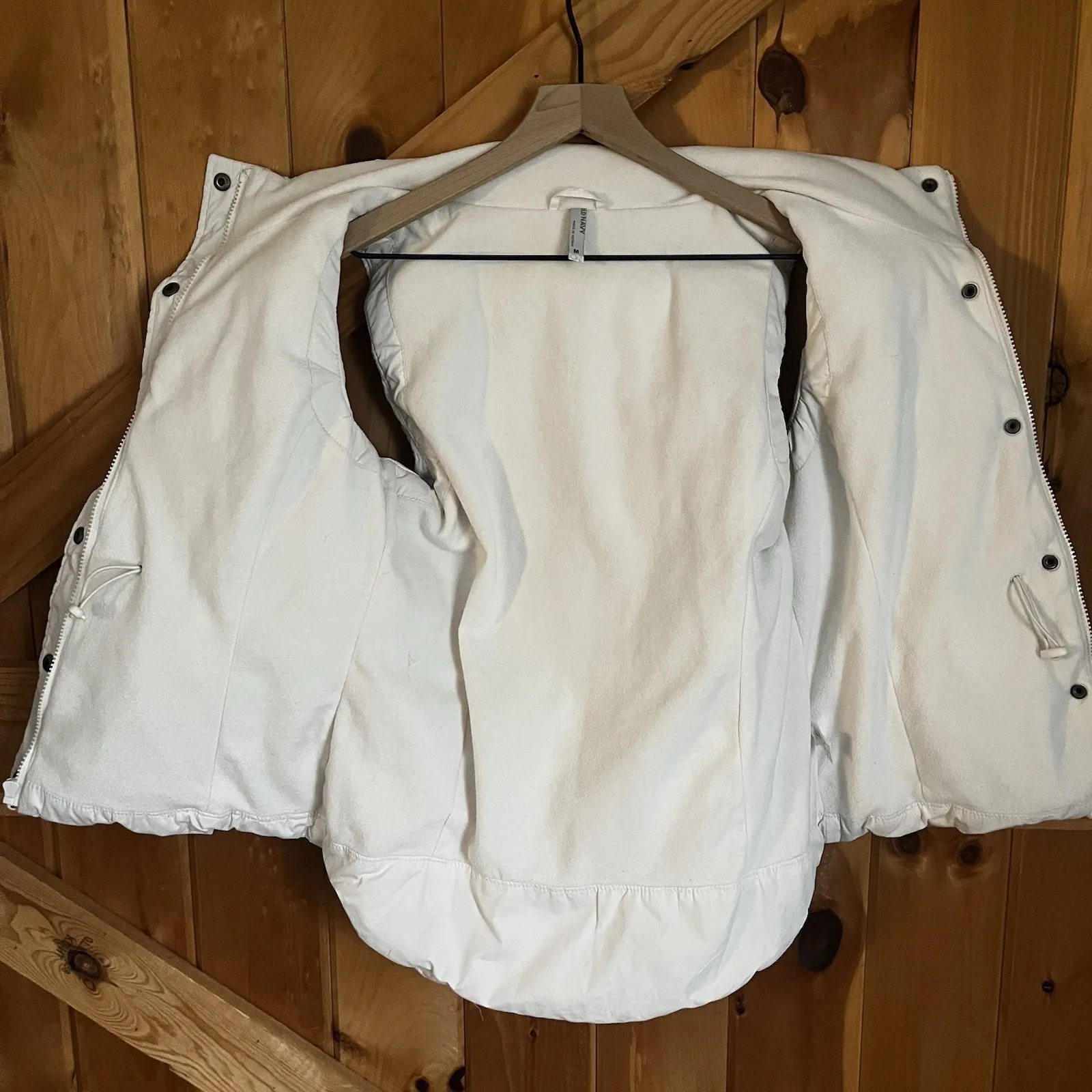 Old Navy White Puffer Sleeveless Jacket Woman's Medium - Image 5