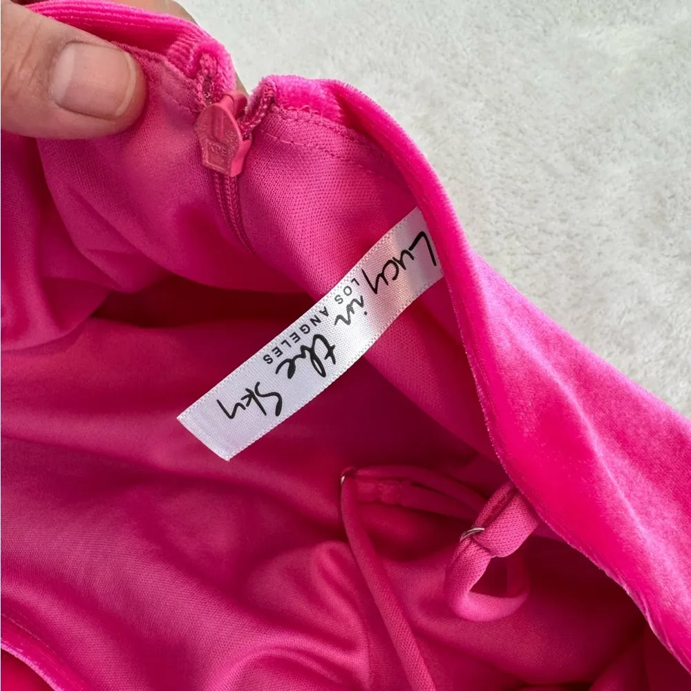 Lucy In the sky One Shoulder Velvet Dress in Hot Pink size M - Image 7