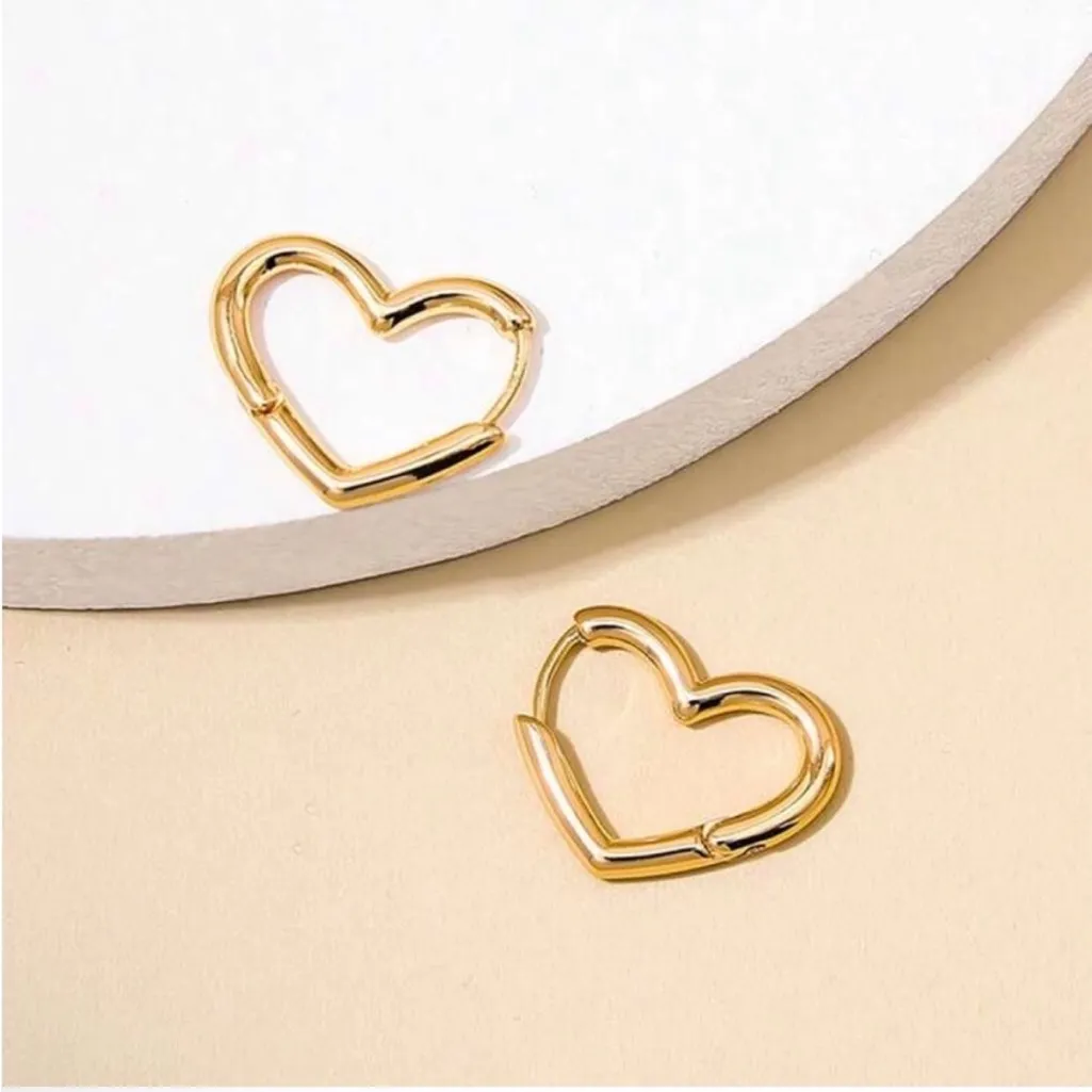 NWT Gold Heart-Shaped Earrings - Image 2