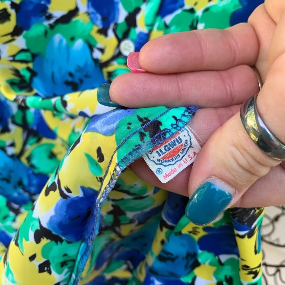 Vintage floral secretary blouse with kitten bow bold blue yellow green floral Size M - Image 3