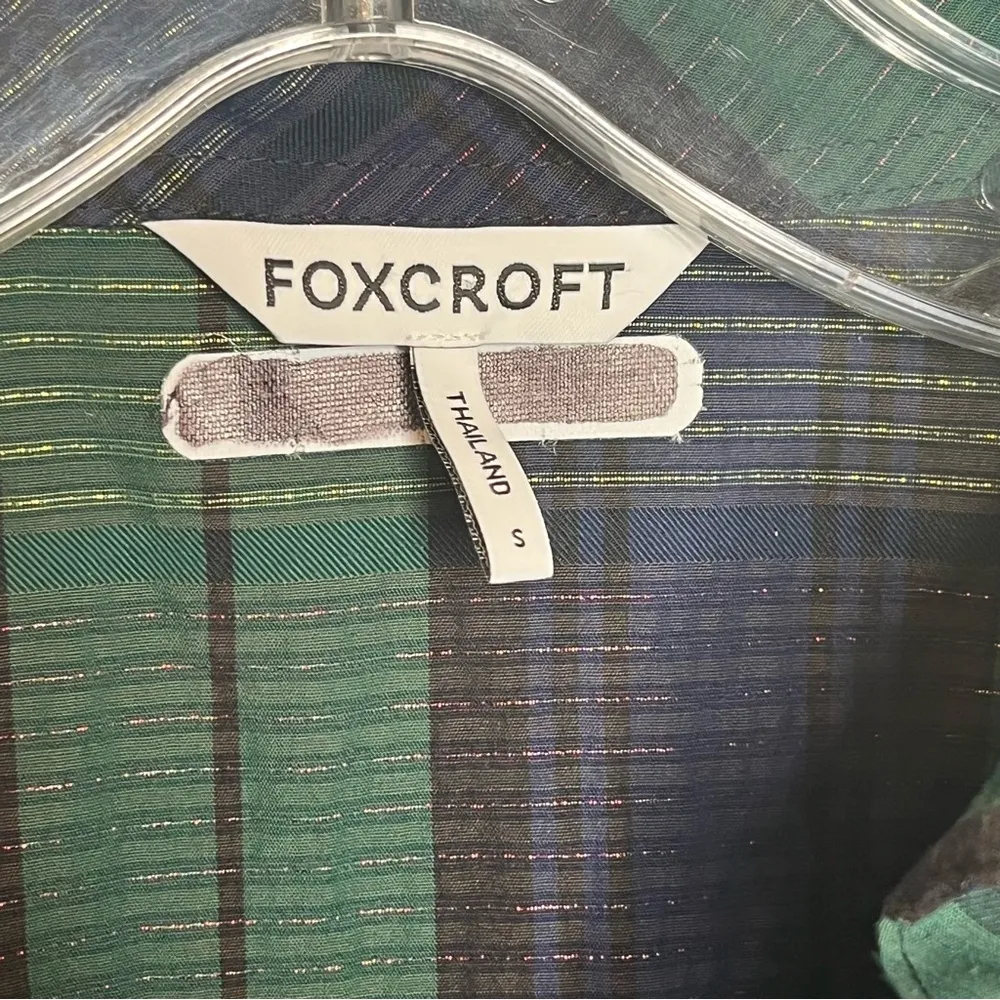 Foxcroft Green Blue Black Gold Plaid Vneck Blouse Sz S Long Sleeve - Image 6