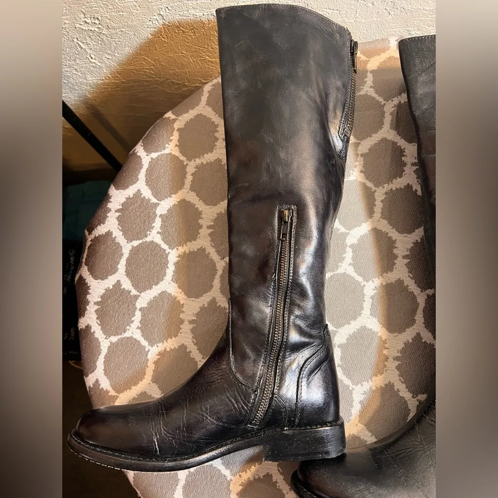 Bed Stu Black Leather Boots Bench Made 7.5
Back side zip quiet luxury classic - Image 5